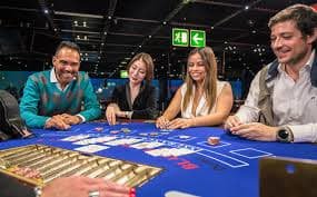 Ulasan platform klikslots di layar mobile